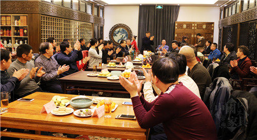 02與會者慶祝《中國宮廷家具》大型專著編撰工作啟動_副本