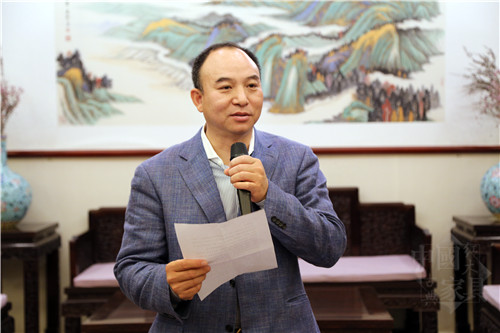 07、中國宮廷家具研究會執(zhí)行主席袁劍君致歡迎辭_副本