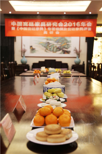 25、會議在一派溫馨與祥和的氣氛中拉開帷幕