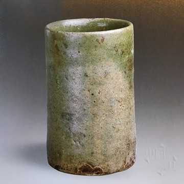 4、北京故宮博物院藏有一件青釉筆筒（見《中國1文房四寶全集4-文房清供》）標(biāo)注為東晉_副本_副本