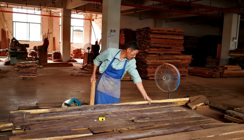 2、興國紅木車間一角_看圖王